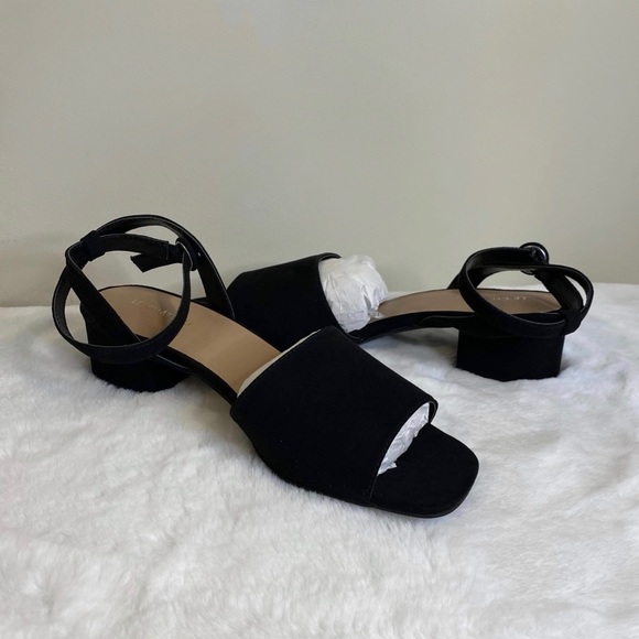 SALE! Le Chateau Black Suede Peep Toe Heels - Picture 1 of 9